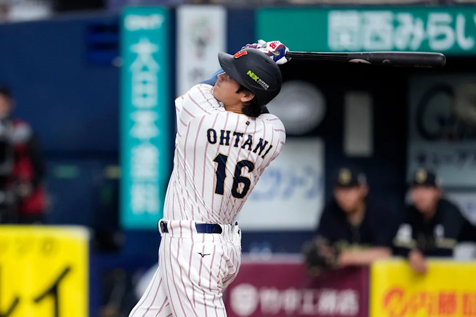 OSAKA, JAPÓN – 2 DE MARZO: Shohei Ohtani # 16 de Japón sale volando en la séptima entrada durante un juego de exhibición entre los Oryx Buffaloes y Japón en el Kyocera Dome Osaka el 2 de marzo de 2026 en Osaka, Japón. (Foto de Toru Hanai/Getty Images)