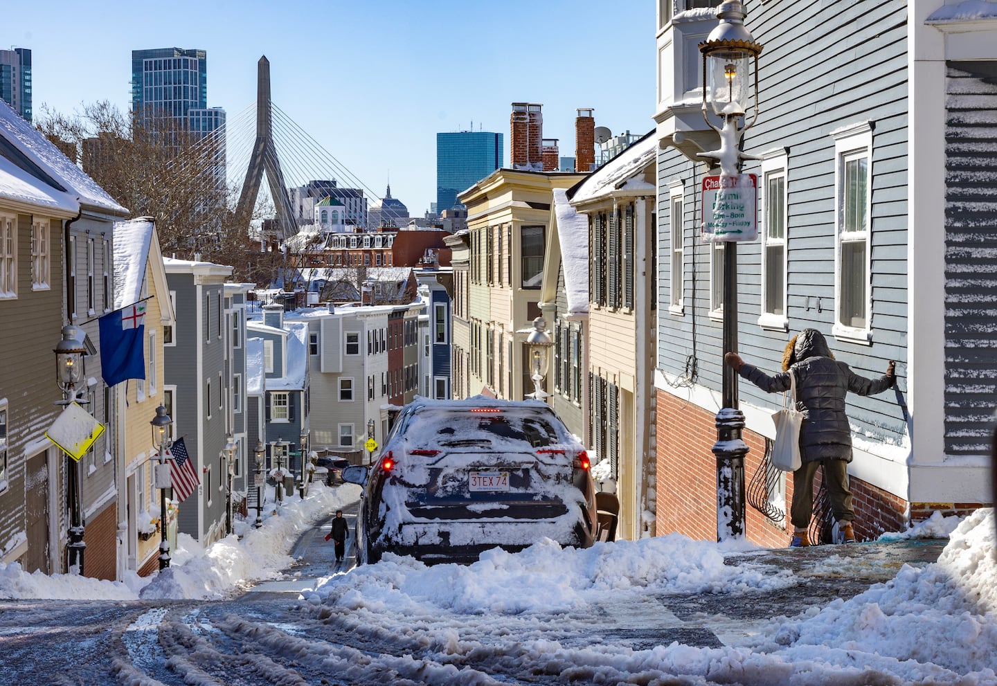 El 24 de febrero, un hombre resbaló en hielo negro cerca de Bunker Hill en Charlestown.