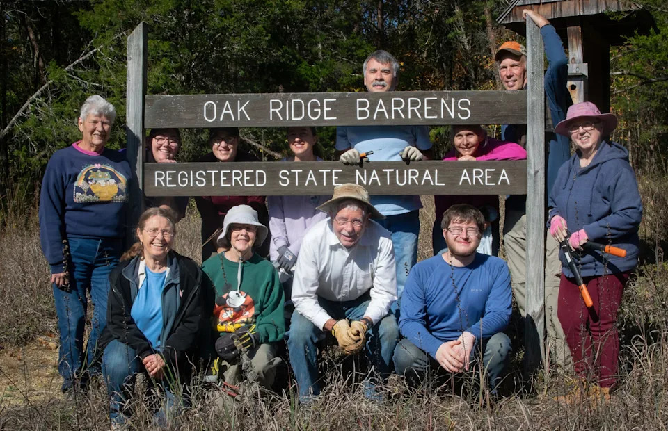 El sábado 7 de marzo, Oak Ridge Cedar Barrens volverá a ser el lugar de eliminación de plantas exóticas invasoras mientras Tennessee Citizens for Wilderness Planning (TCWP) lleva a cabo la primera Weed Wrestle oficial de 2026.