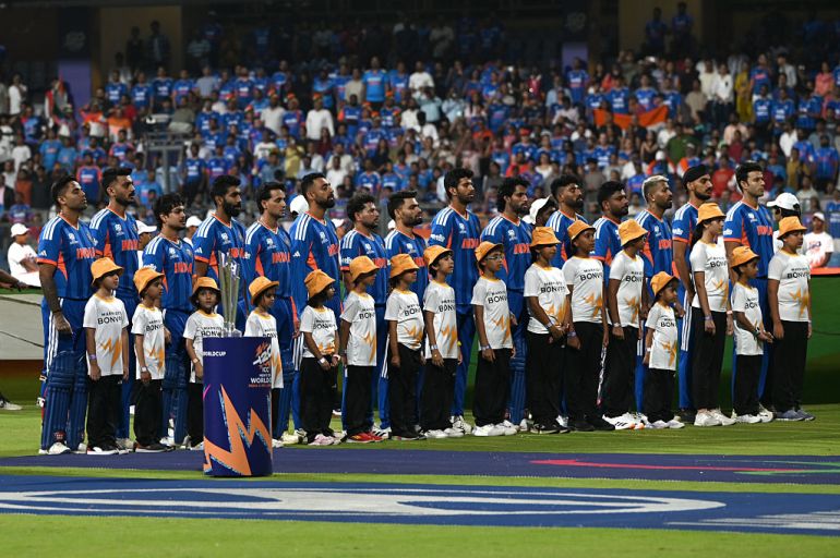 Prepárese para escuchar el himno nacional de la India antes del partido de semifinales de la Copa Mundial Masculina T20 de la ICC India contra Sri Lanka 2026 entre India e Inglaterra en el estadio Wankhede.