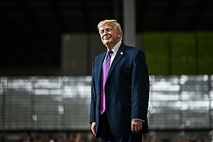 Informe de sostenibilidad sobre los cambios en el CSRD de la UE, gran victoria judicial para BHP por el colapso de una presa en Brasil, la administración Trump demanda a California por las normas de sostenibilidad y noticias ESG sobre el nuevo programa de calefacción limpia de AstraZeneca.