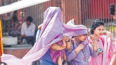 El estudio concluye que si continúa el ritmo de calentamiento de los últimos 10 años, el límite del Acuerdo de París de 1,5°C de calentamiento se superará para 2030. (Hindustan Times)