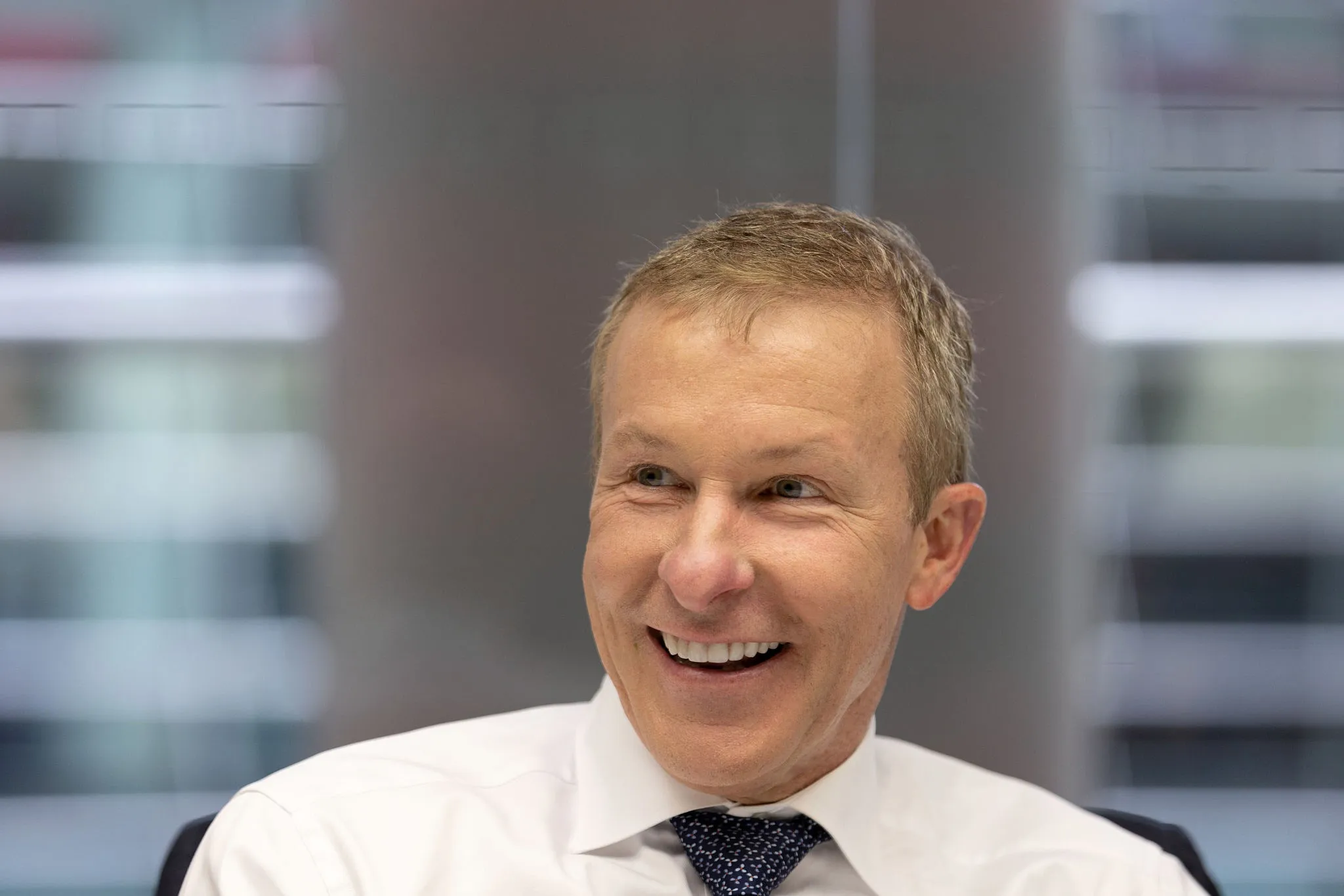 El director ejecutivo de United, Scott Kirby, ha enfrentado críticas por las políticas de contratación de diversidad anteriores.