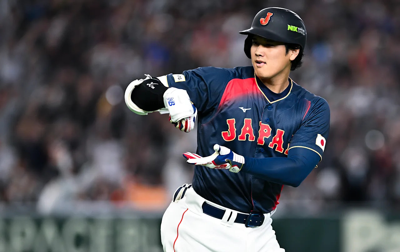 TOKIO, JAPÓN - 6 DE MARZO: Shohei Ohtani # 16 del equipo japonés celebra después de conectar un grand slam en la segunda entrada durante el juego del Grupo C del Clásico Mundial de Béisbol 2026 entre Japón y Taipei Chino en el Tokyo Dome el 6 de marzo de 2026 en Tokio, Japón. (Foto de Jin Wang - Capture Media/Getty Images)
