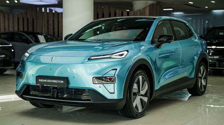 Azul Changan Depal EV en exhibición.