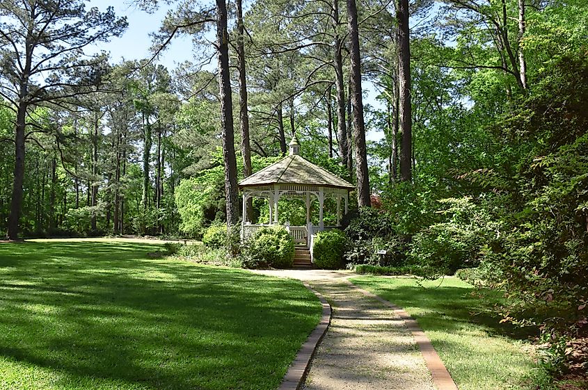 Cenador en el Jardín Botánico Cape Fear, Fayetteville, Carolina del Norte