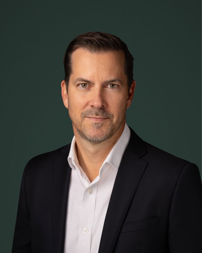 Stephen Schlesmidt, Clifford Chance